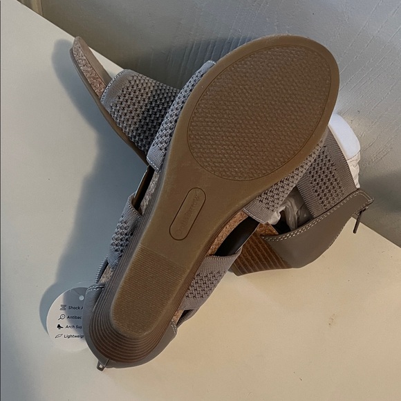 Croft & Barrow Women's Taupe Open-Toe Sandals - Picture 4 of 5